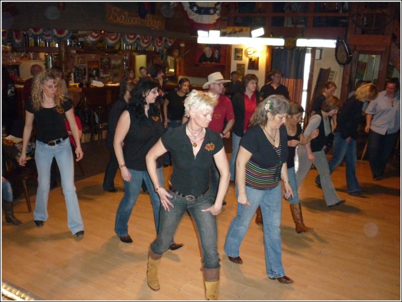 Benefiz Line Dance Marathon Desert Devil Dancers